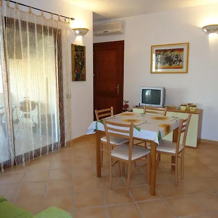 Lovely With Terrace And Air Conditioning Appartement Torpè