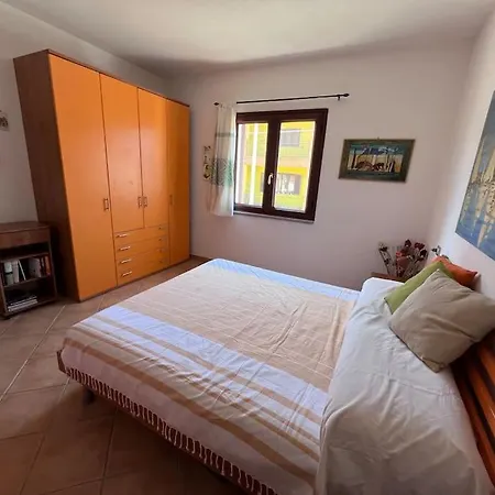 Lovely With Terrace And Air Conditioning Apartment